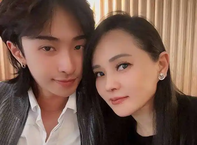 伊能静儿子官宣出柜!与外国男友亲密照曝光,穿女装亲洋嘴很骄傲