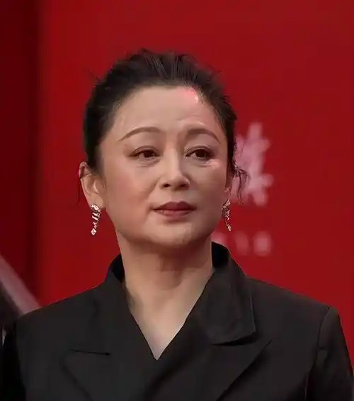 54岁陈红近照曝光:嘲讽前任倪萍是"老女人",活成对手翻版_陈凯歌_洪晃