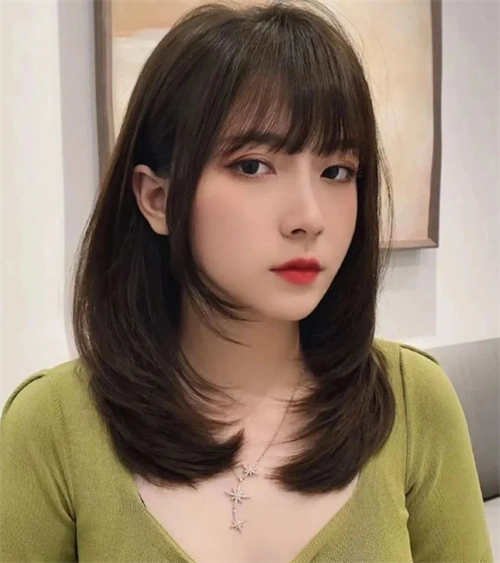 职场女生流行发型 性感内扣锁骨发_职场发型 - 美发站