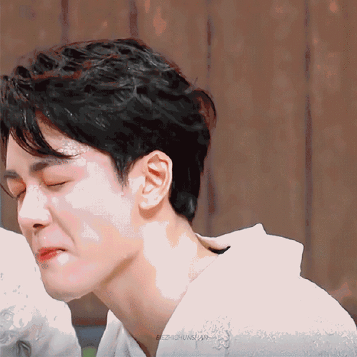 喜欢的一位明星了,hi6曾舜晞被泼水后谁的心动了#曾舜晞被泼出表情包