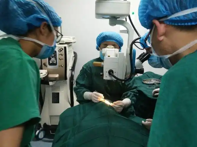 斜视手术现场