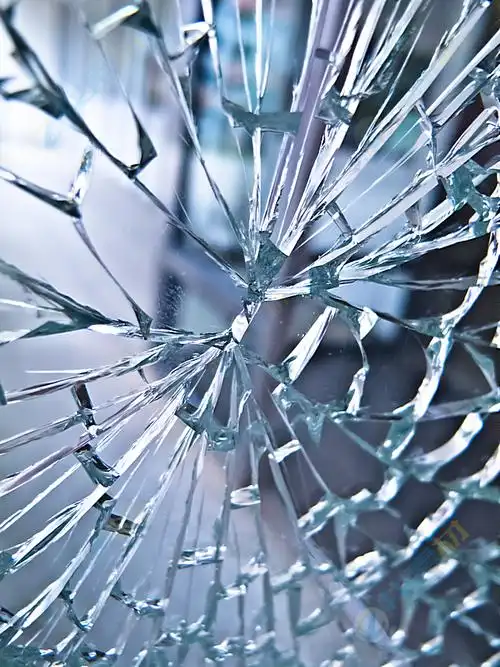 破碎的玻璃高清图片下载