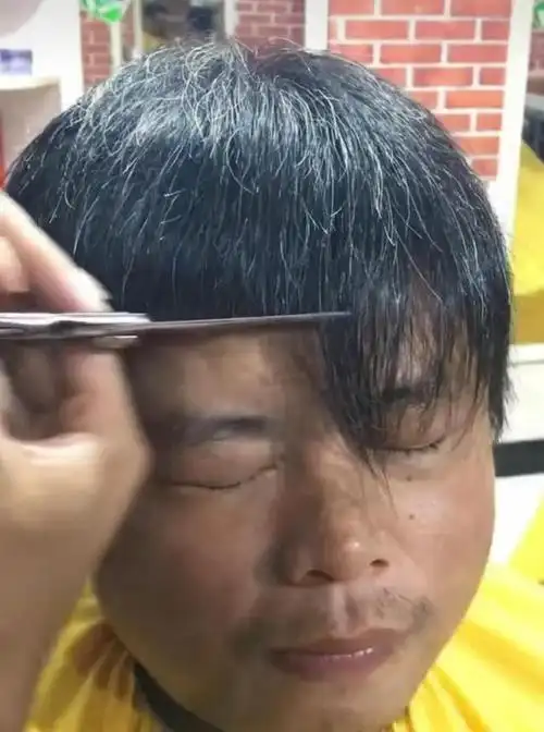 邋遢大叔理完发秒变帅气小伙,网友:论发型的重要性!