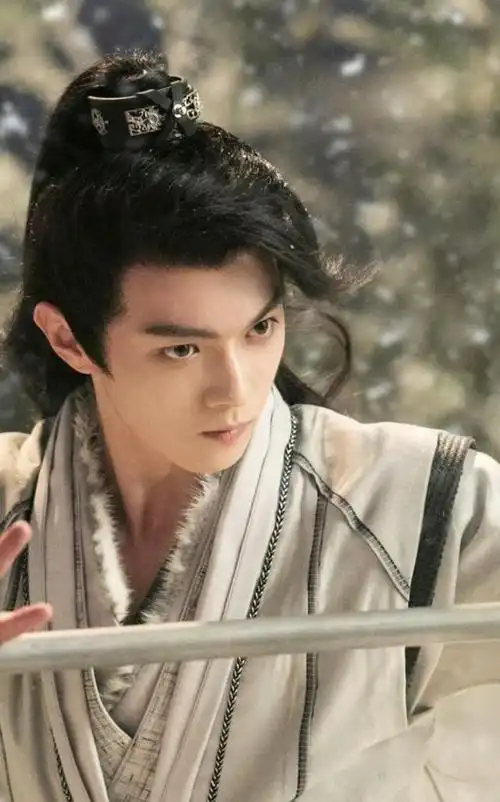 许凯:展现坚韧与成长的实力演员