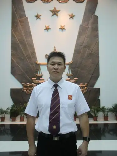 全国首创 芜湖市人民陪审员统一着装,正式佩带"款冬"(专用)徽章上岗