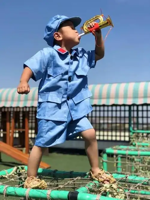 本月小伢儿们紧紧围绕"我和祖国共成长"主题,通过小红军向前冲游戏