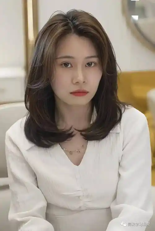 2023流行"c型卷"烫发,中长发留超级美!_发型_什么_侵权