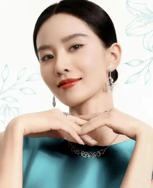 刘诗诗生日大片婀娜多姿蓝色高定华丽的时尚盛宴太惊艳了