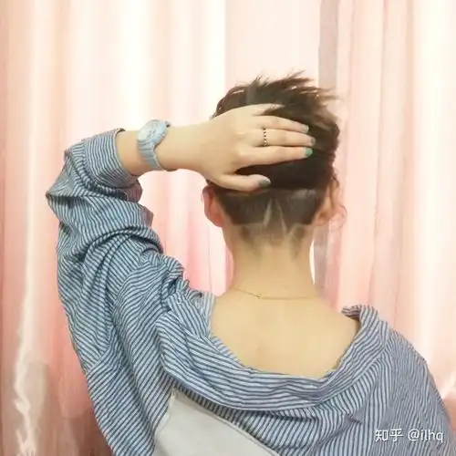 你们觉得女生把脑袋后面的头发剃了怎么样?