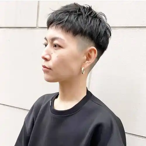 夏天最火爆的发型来了,推边女士短发很清爽,剪完大不一样