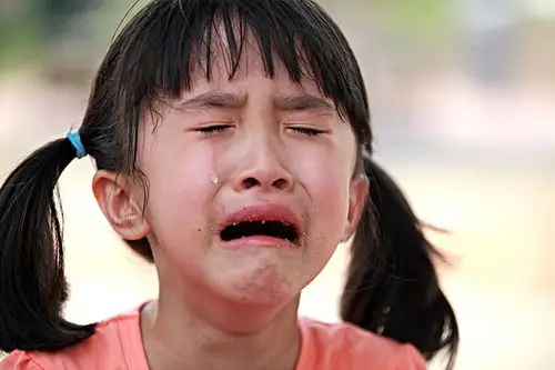 哭泣中的小姑娘