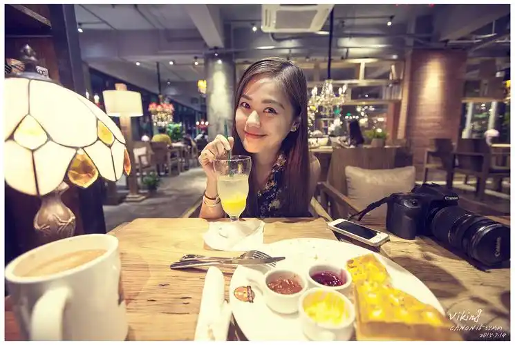 珠海-爱咖啡-坐在我对面的妹子