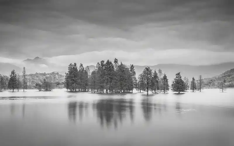 唯美朦胧黑白风景图片电脑壁纸
