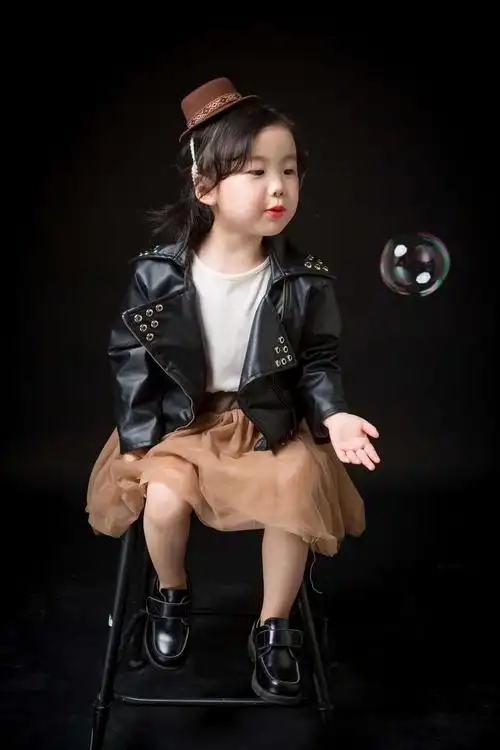 al的儿童摄影作品《纯色》