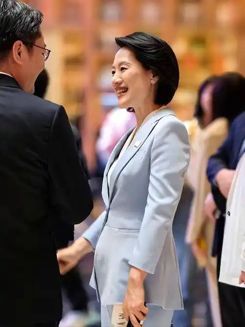 人何婕:嫁同行生一女,曾获行业最高奖,丈夫是熟悉的他