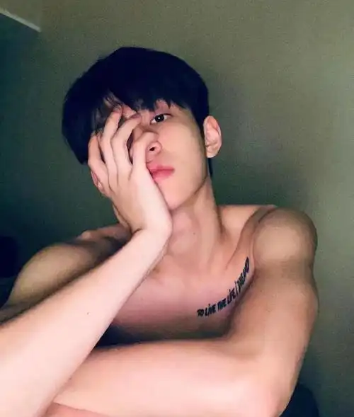 腹肌小奶狗,这小狼狗脸蛋,爱了爱了