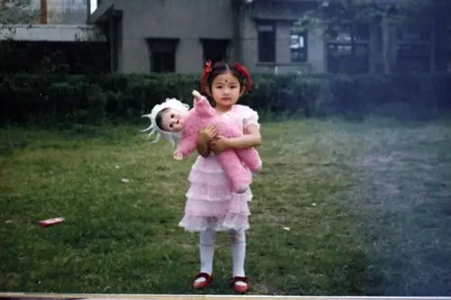 张含韵童年照曝光 小模样萌坏众网友(图)