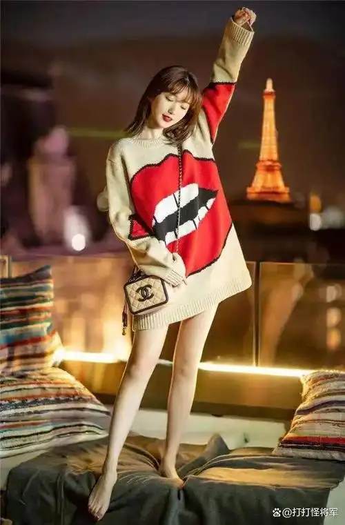 6位小个子女星的腿,谭松韵比例好,而张含韵的腿很细