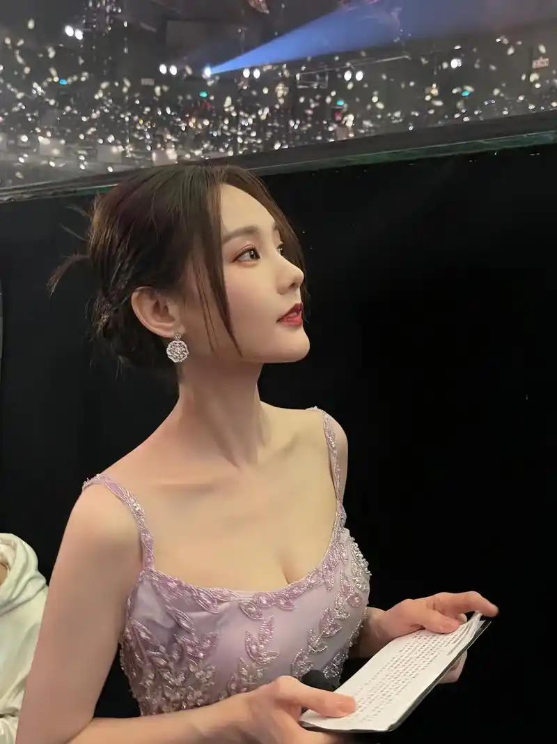 李一桐这张照片没见过啊,好美啊#李一桐