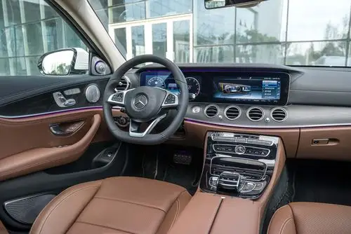 轻轻的到来并带着云彩 长测奔驰e300 l