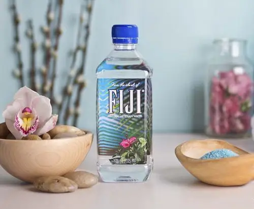 欢乐颂安迪喝的水是什么牌子多少钱一瓶