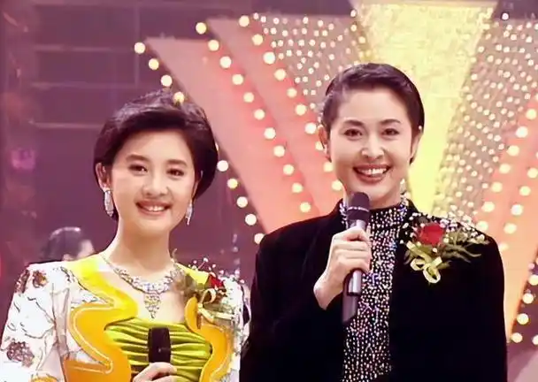 许戈辉:巅峰时离开央视,嫁二婚富商丁健,与丈夫前妻亲如姐妹