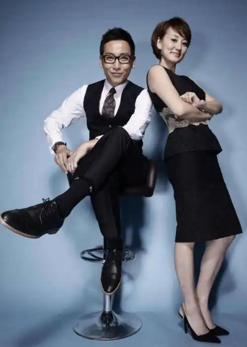 夫妻二人都是主持人,相恋8年才修成正果,今36岁连生2胎不再复出