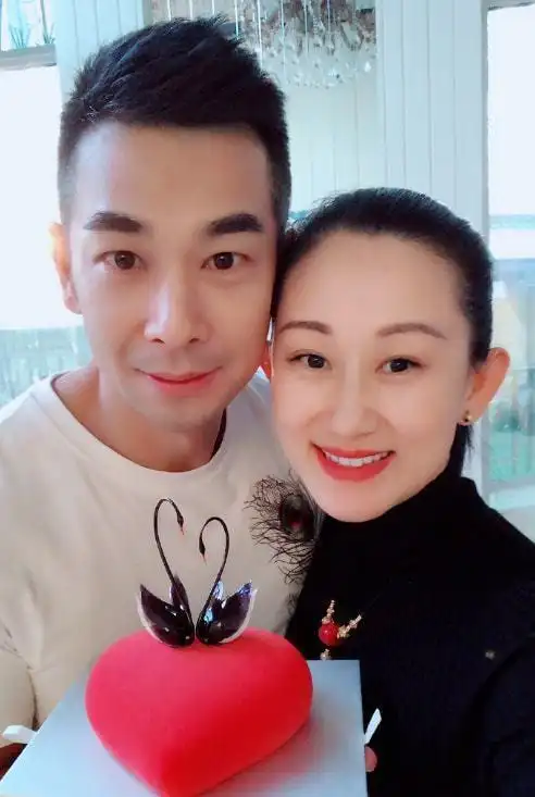 关系越远越容易有爱情?赵文卓老婆竟是《东北一家人》的牛小玲