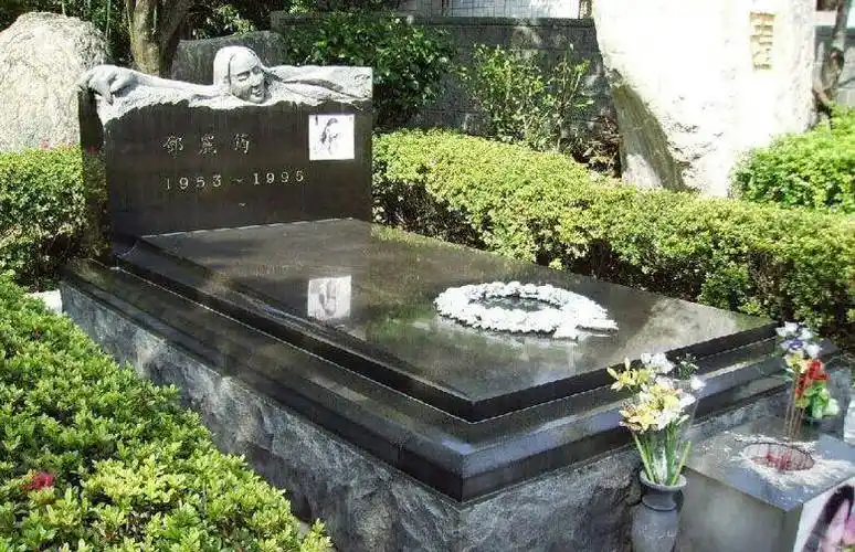 实拍台湾邓丽君墓地:风景如画仅花1元购买,每天拜谒者络绎不绝_墓园