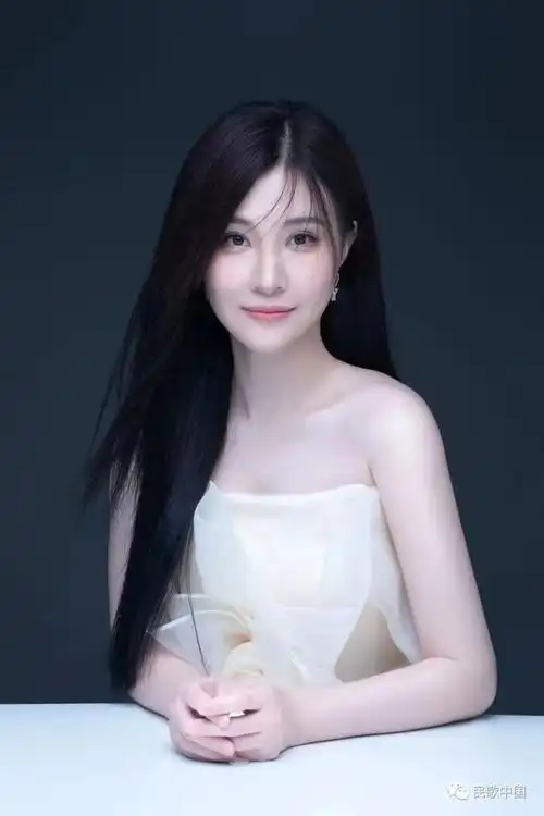 耿婕妤,云飞联袂演唱《秘境之爱》,系我国首部情景山里剧《秘境神农架