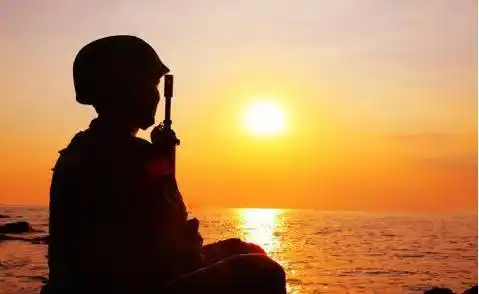 特稿|叶炎:一片兵心在《军绿》——写在《军绿》600期_军营_军旅_军人