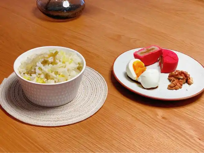 一个人的早餐菜泡饭