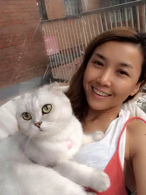 [私人相册]王蓉整容变蛇精 靠神曲跑商演爱自拍