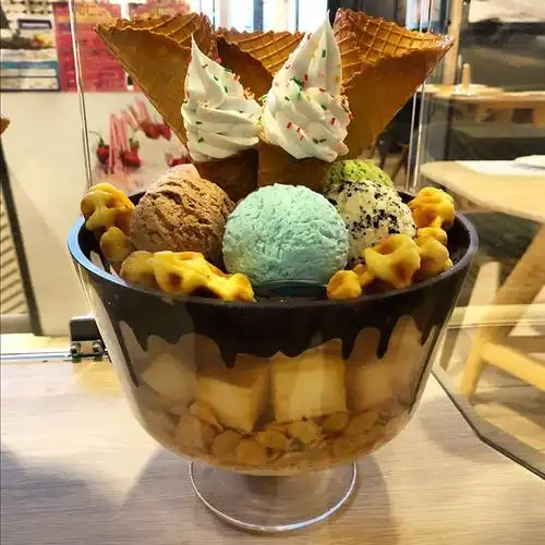 泰国网红超大冰淇淋巨型啤酒杯雪糕特大号玻璃冰激凌玻璃杯