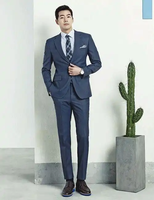 p>李尚允(         ),1981年8月15日出生于韩国首尔,韩国男演员,韩国