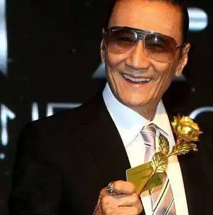 1978年,谢贤加入香港无线电视,先后主演过《萧十一郎》,《离别钩》