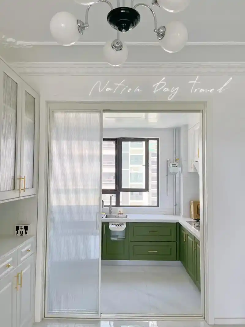 白色的厨房推拉门真的超美90.关键词:白色极窄门框,三联动, - 抖音