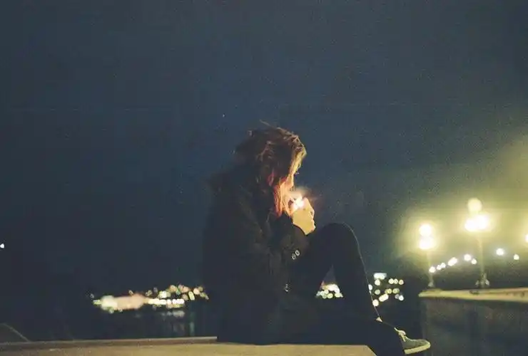 现在的我就是无论见到什么人,看到别人对我很亲切的眼神交流,我都会让