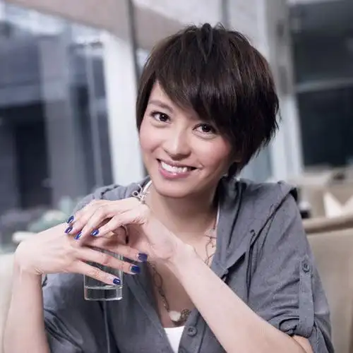 p>梁咏琪(gigi leung),1976年3月25日生于香港,中国香港女歌手,音乐