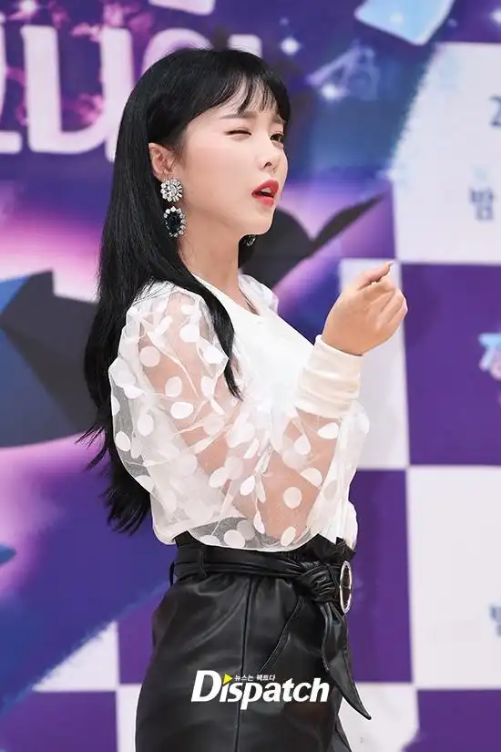 【d 直击】"性感·清纯都可以"…洪真英,水灵的肌肤.