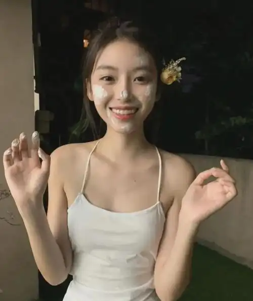 茶艺鼻祖半藏森林晒火辣紧身泳衣照王思聪评论真不怪刘阳