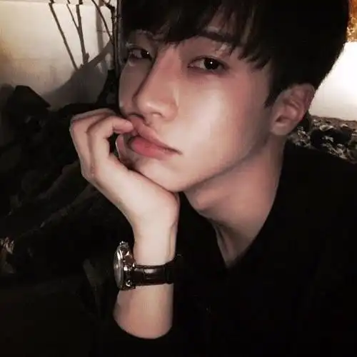 托下巴很酷很霸气头像