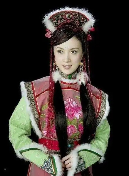 她饰演的公主角色,也是非常多的,比如《春光灿烂猪八戒》中的二公主