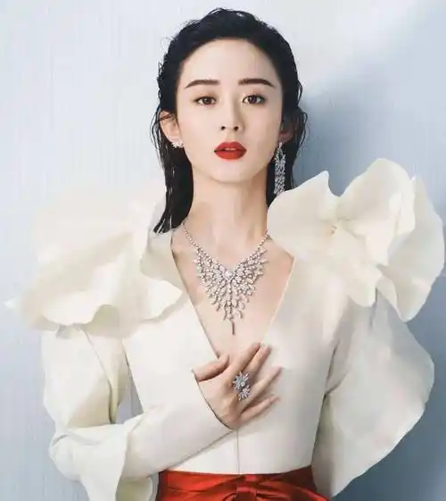 赵丽颖工作室的行程安排也被网友翻出,证明赵丽颖早已确定进入新剧组