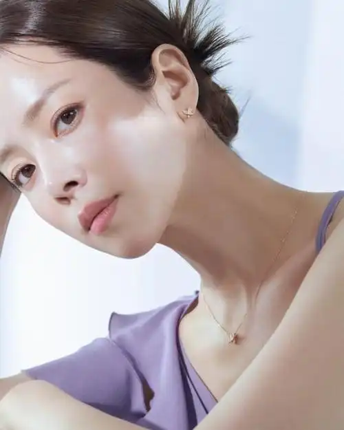 韩国女艺人韩志旼代言珠宝品牌拍最新宣传照