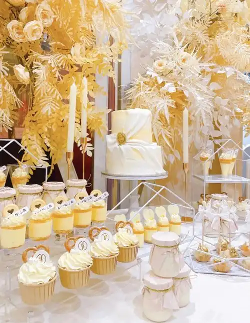 香槟色系甜品台简单精致婚礼