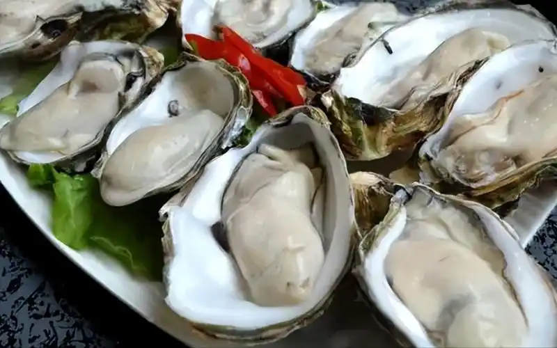 海鲜还安全吗?提醒:若不想进医院,这三种尽量别再吃了_腾讯新闻