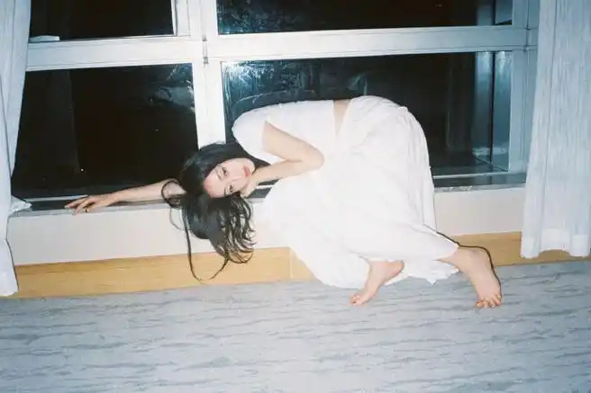 蒋梦婕胶片随拍##蒋梦婕芭蕾风镂空吊带