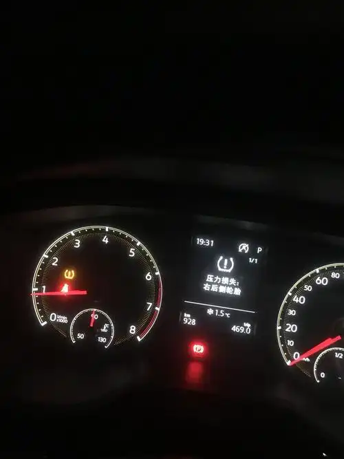 提示压力损失 右后侧轮胎,用车载汽泵充气是不是充到 不显示胎压不足