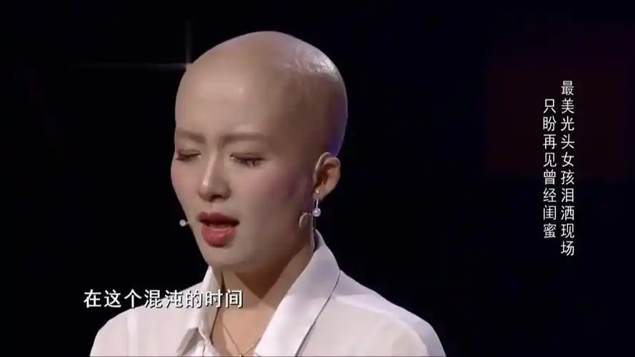 等待是一种折磨 守在门口的最美光头女孩安然泪流满面